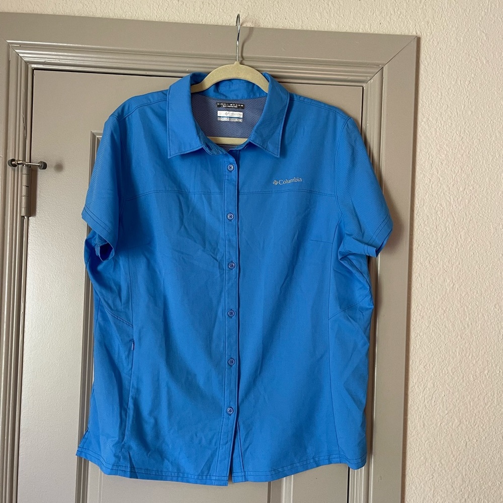 Columbia Short Sleeve Button Up Blue XL